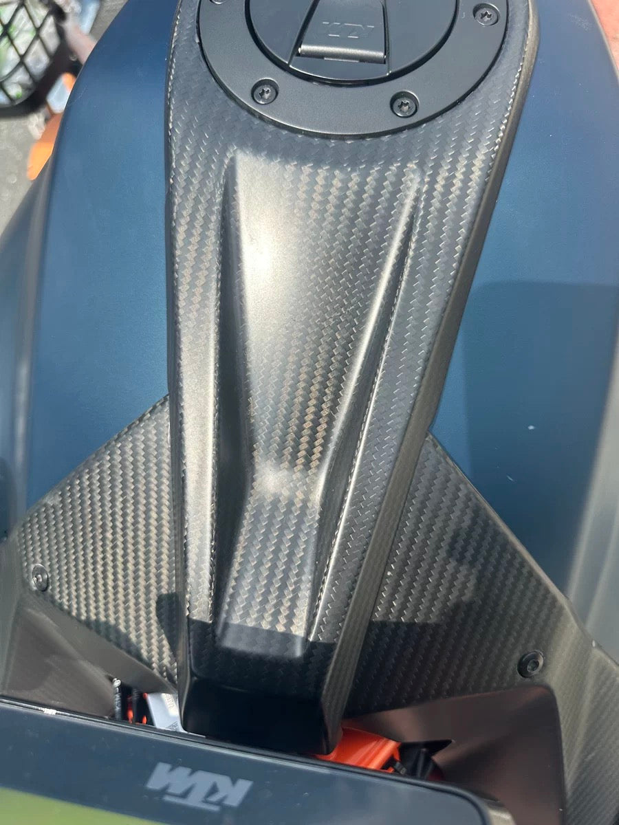 AKOSO 2020-2024 KTM 1290 Super Duke R Carbon Fiber Center Fuel Tank Cover Motorcycle