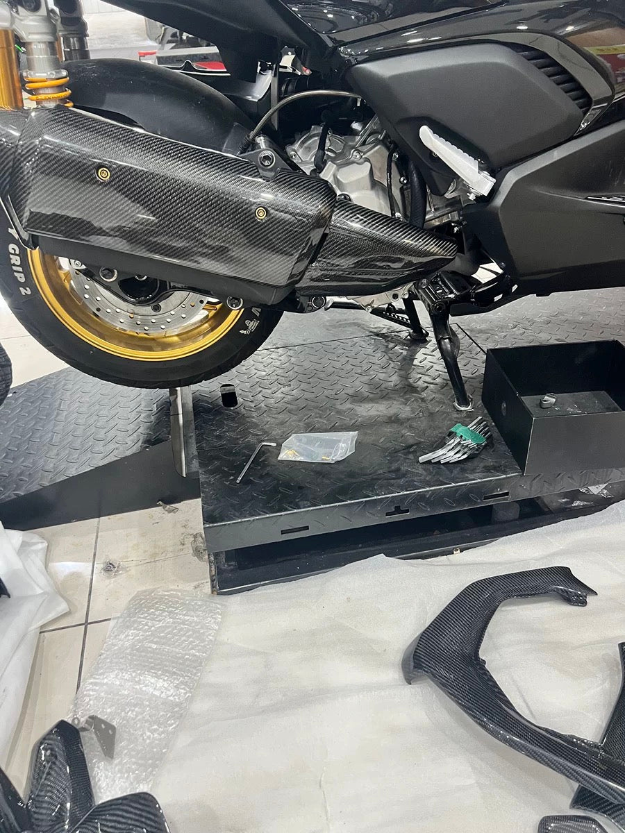 AKOSO 2017-2024 YAMAHA XMAX 300 250 Carbon Fiber Muffler Pipe Protector Heat Shield Cover