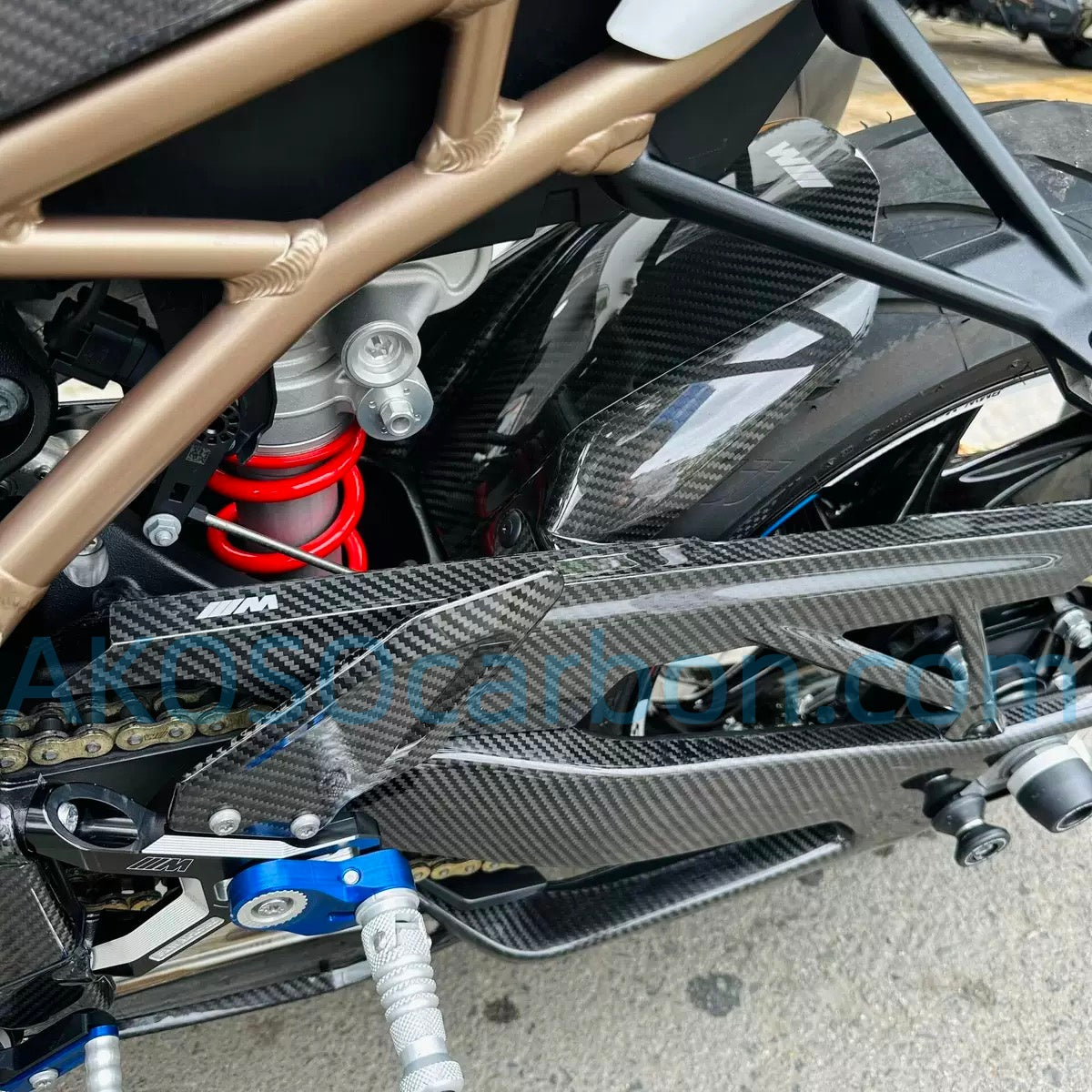 AKOSO 2025+ BMW M1000RR Carbon Fiber Swingarm Covers Protectors Style A