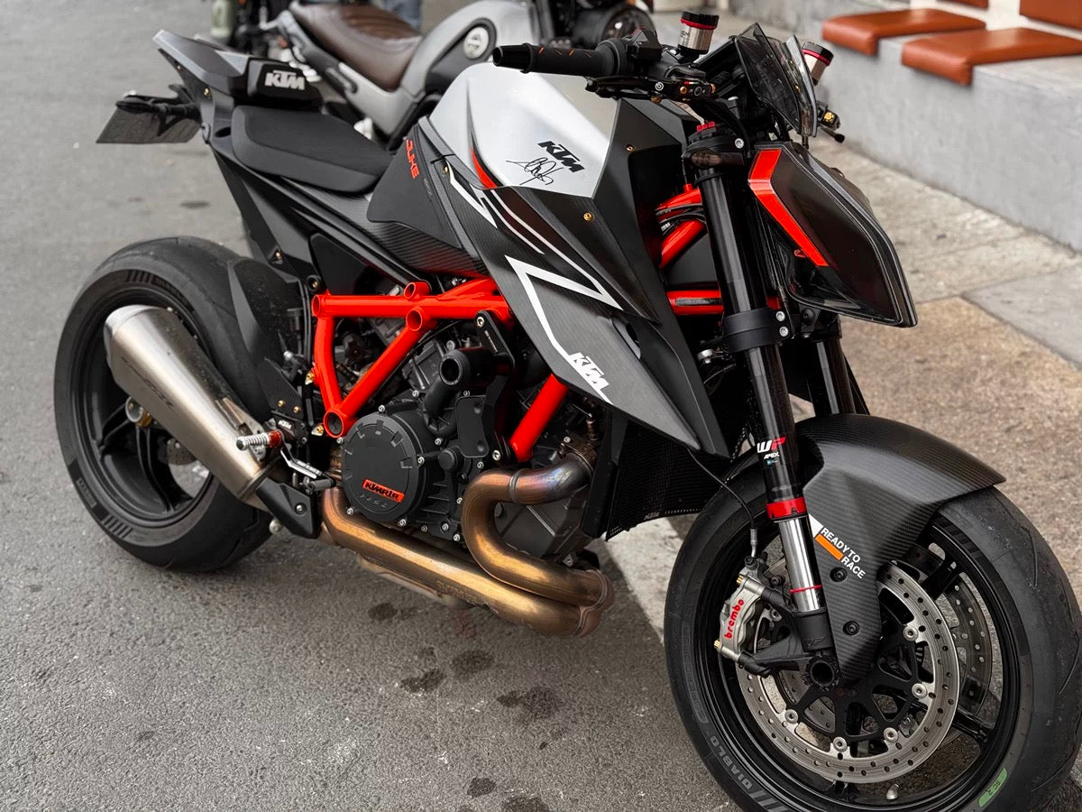 AKOSO 2020+ KTM 1290 Super Duke R Carbon Fiber Front Fuel Tank Side Panel Fairing Motorcycle