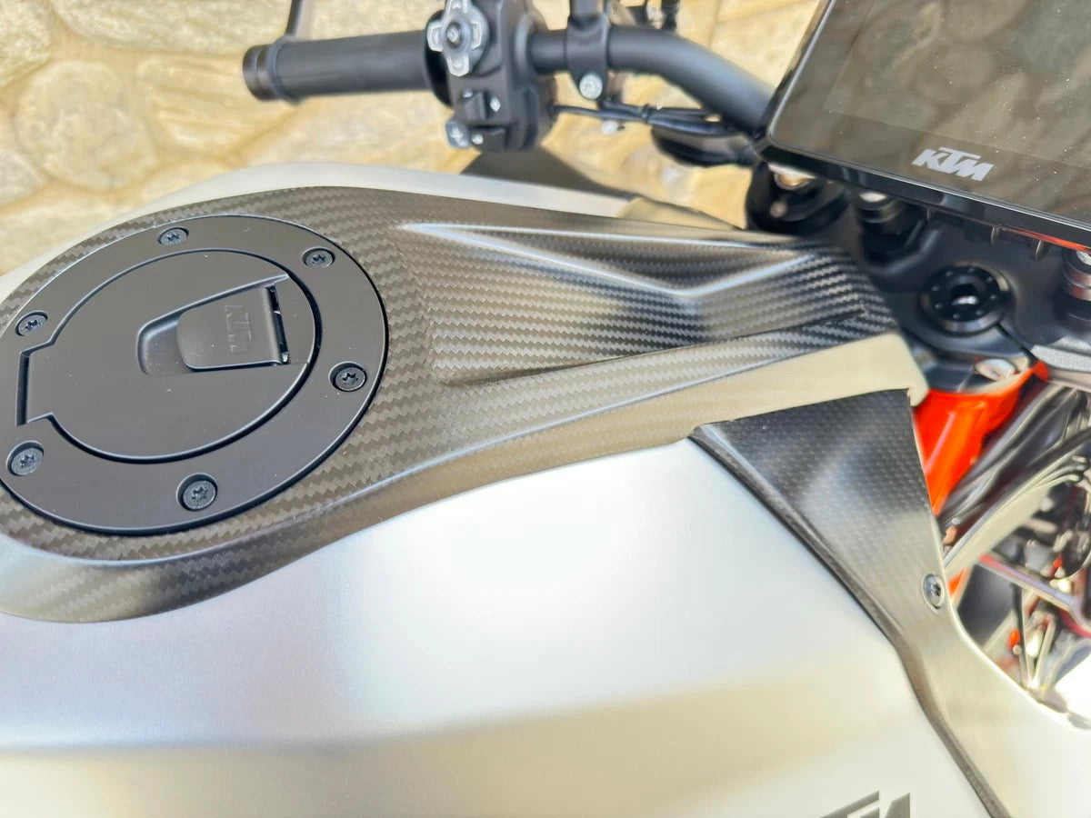 AKOSO 2020-2024 KTM 1290 Super Duke R Carbon Fiber Center Fuel Tank Cover Motorcycle