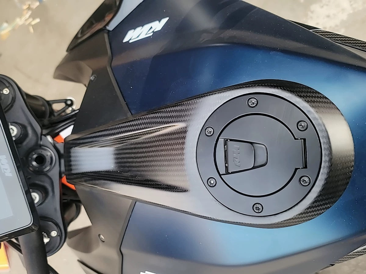 AKOSO 2020-2024 KTM 1290 Super Duke R Carbon Fiber Center Fuel Tank Cover Motorcycle