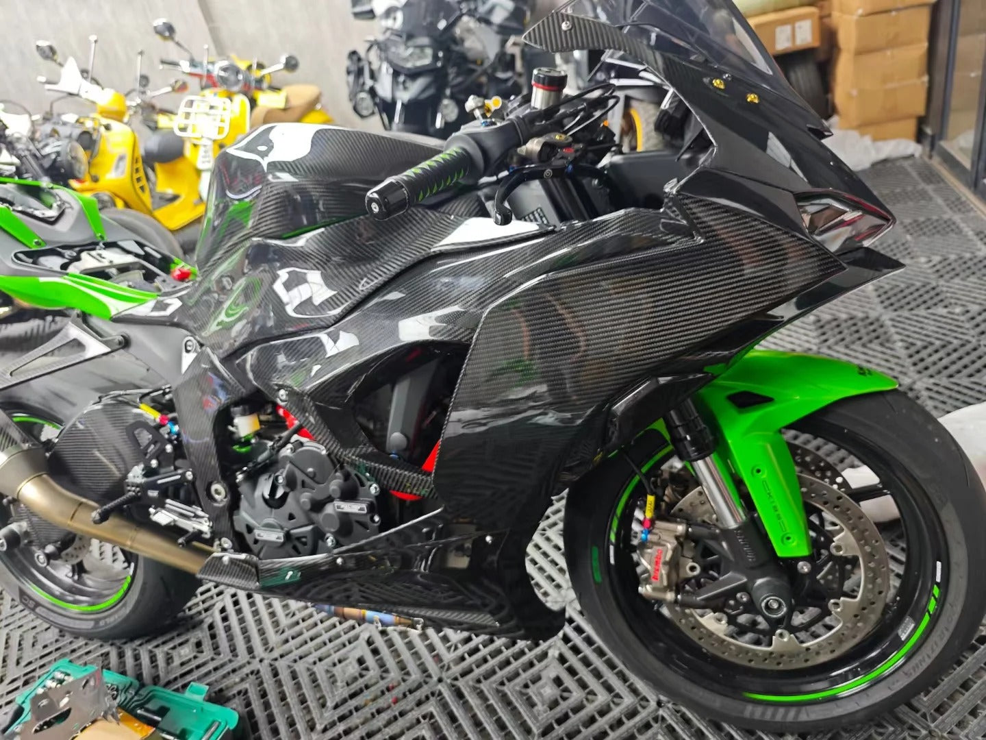 AKOSO 2024+ Kawasaki ZX-6R ZX-636 Echtcarbon-Vollverkleidungssatz 23 Teile