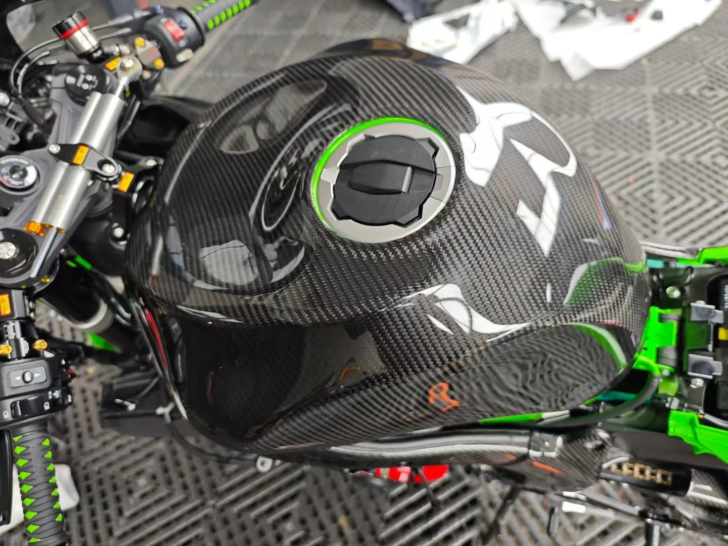 AKOSO 2024+ Kawasaki ZX-6R ZX-636 Echtcarbon-Vollverkleidungssatz 23 Teile