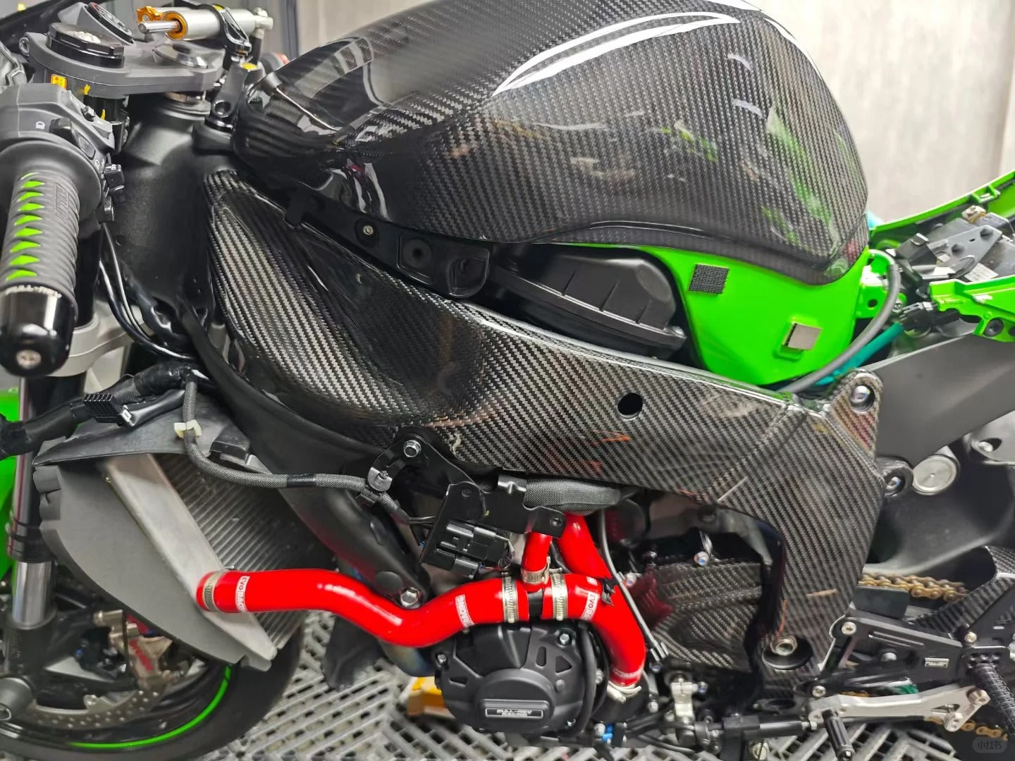 AKOSO 2024+ Kawasaki ZX-6R ZX-636 Echtcarbon-Vollverkleidungssatz 23 Teile