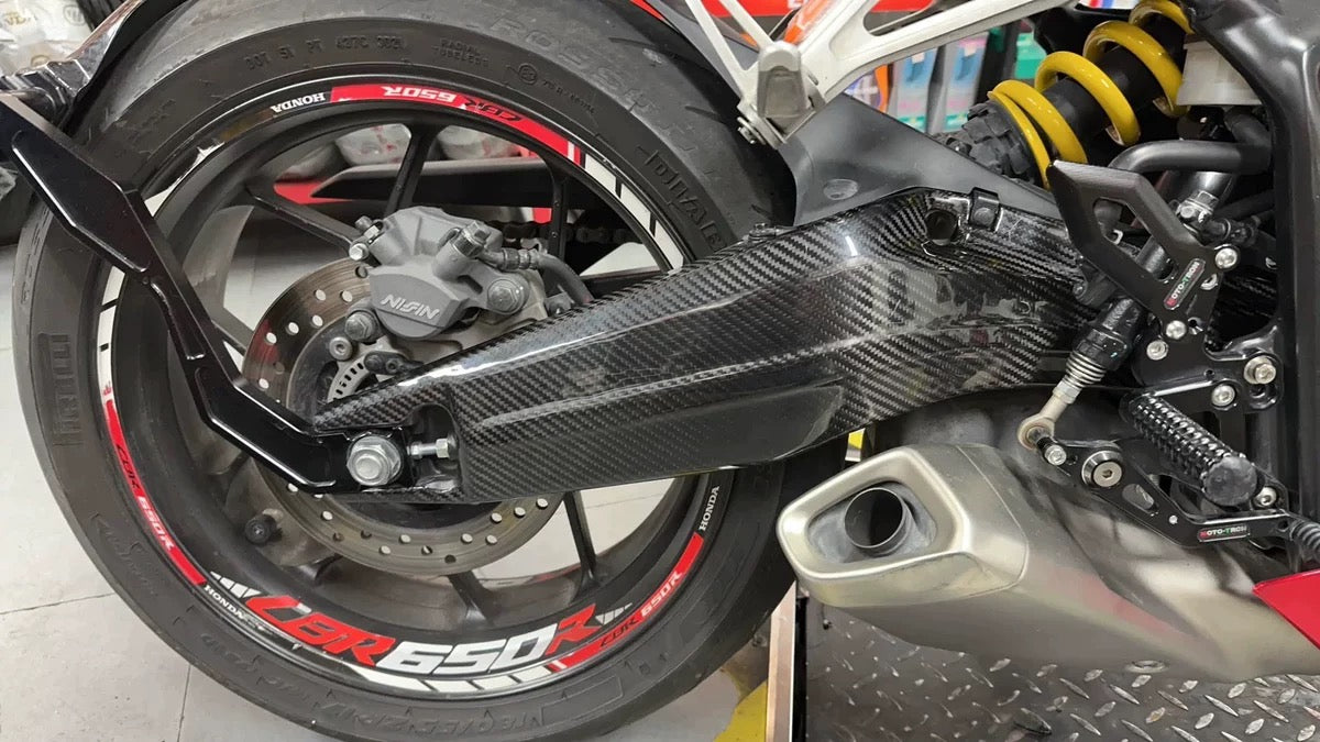 AKOSO 2024+ Honda CB650R CBR650R Carbon Fiber Swingarm Cover