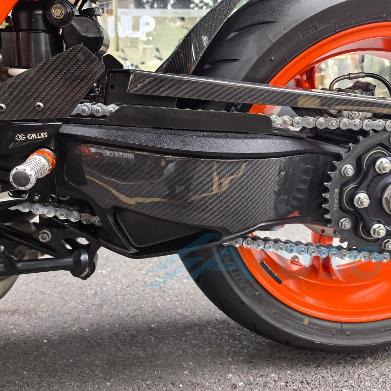 AKOSO 2020+ KTM 1290 Super Duke R Carbon Fiber Swingarm Cover