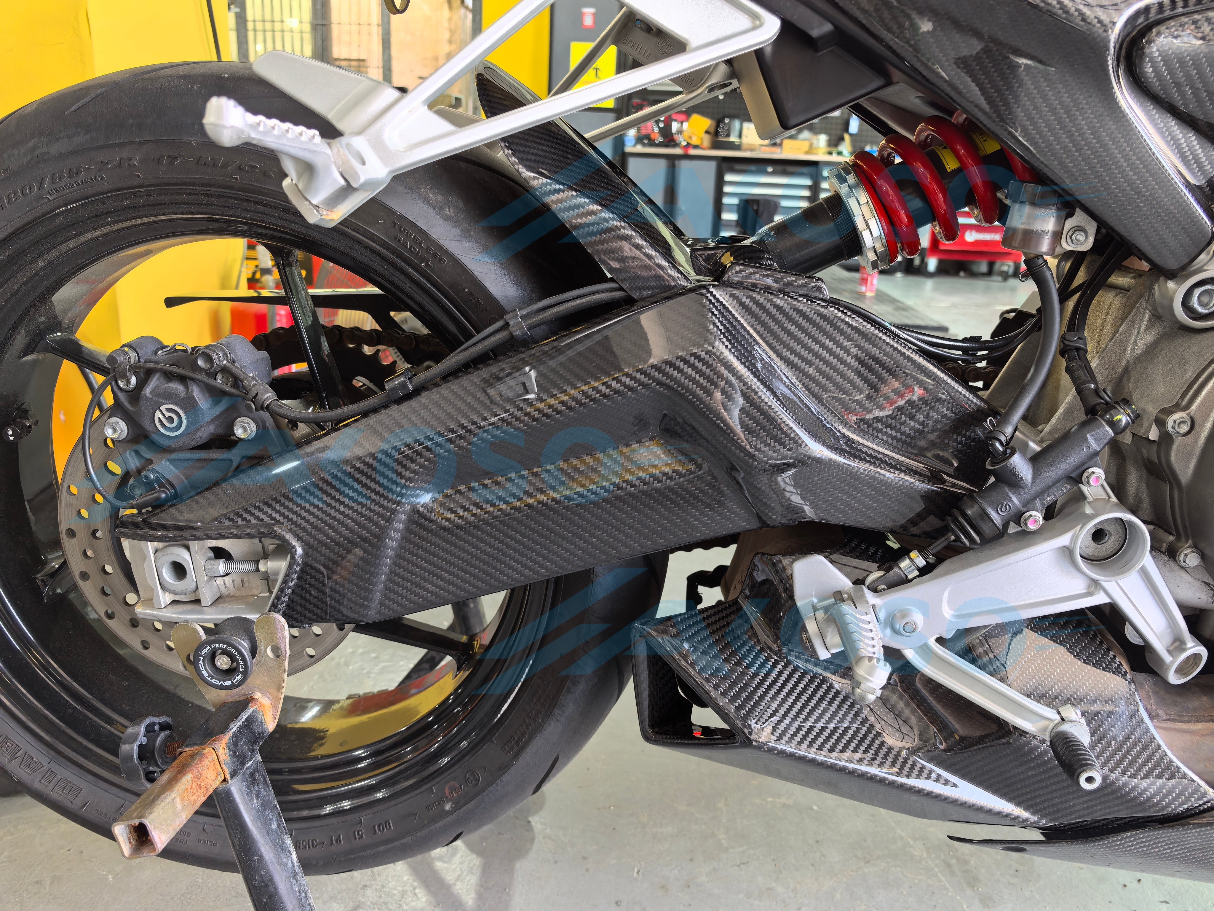 AKOSO Aprilia RS660 2021-2024 Carbon Fiber Motorrad Zubehör Rechte Seite Kipphebel Abdeckung