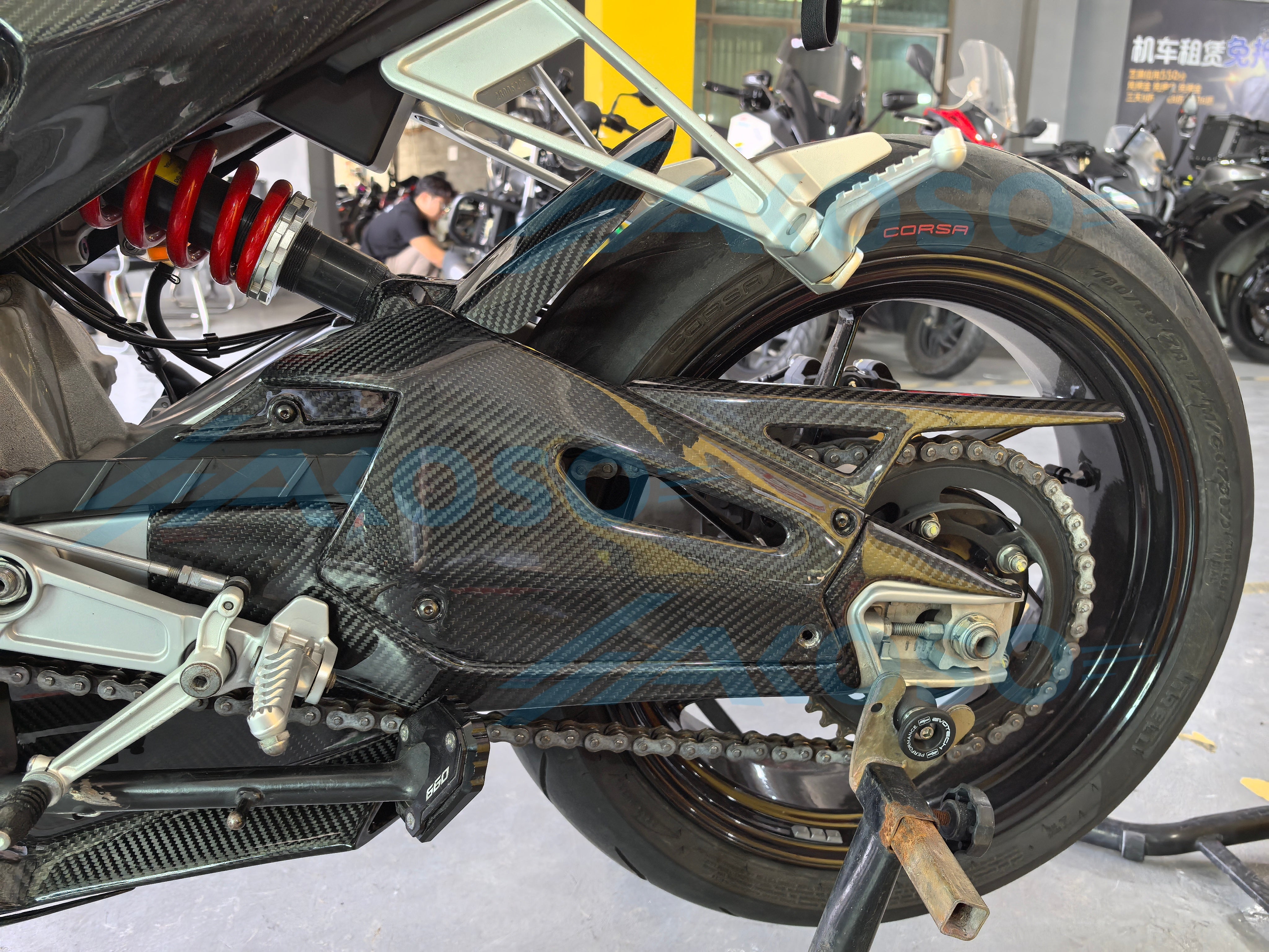 AKOSO 2020-2024 Aprilia RS660 Carbon Fiber Motorrad Kettenabdeckung Kipphebel