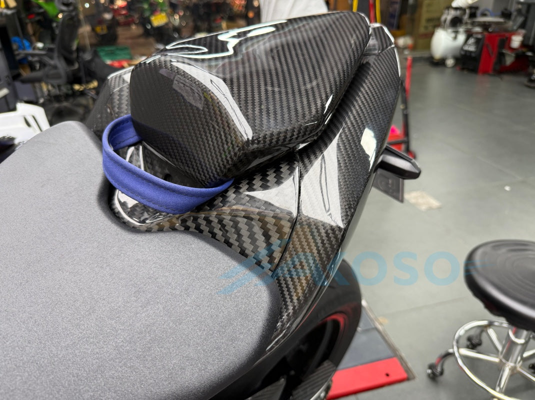 AKOSO 2021-2024 Honda CBR1000RR-R Panneaux latéraux de siège arrière en fibre de carbone Carénages de couverture de moto