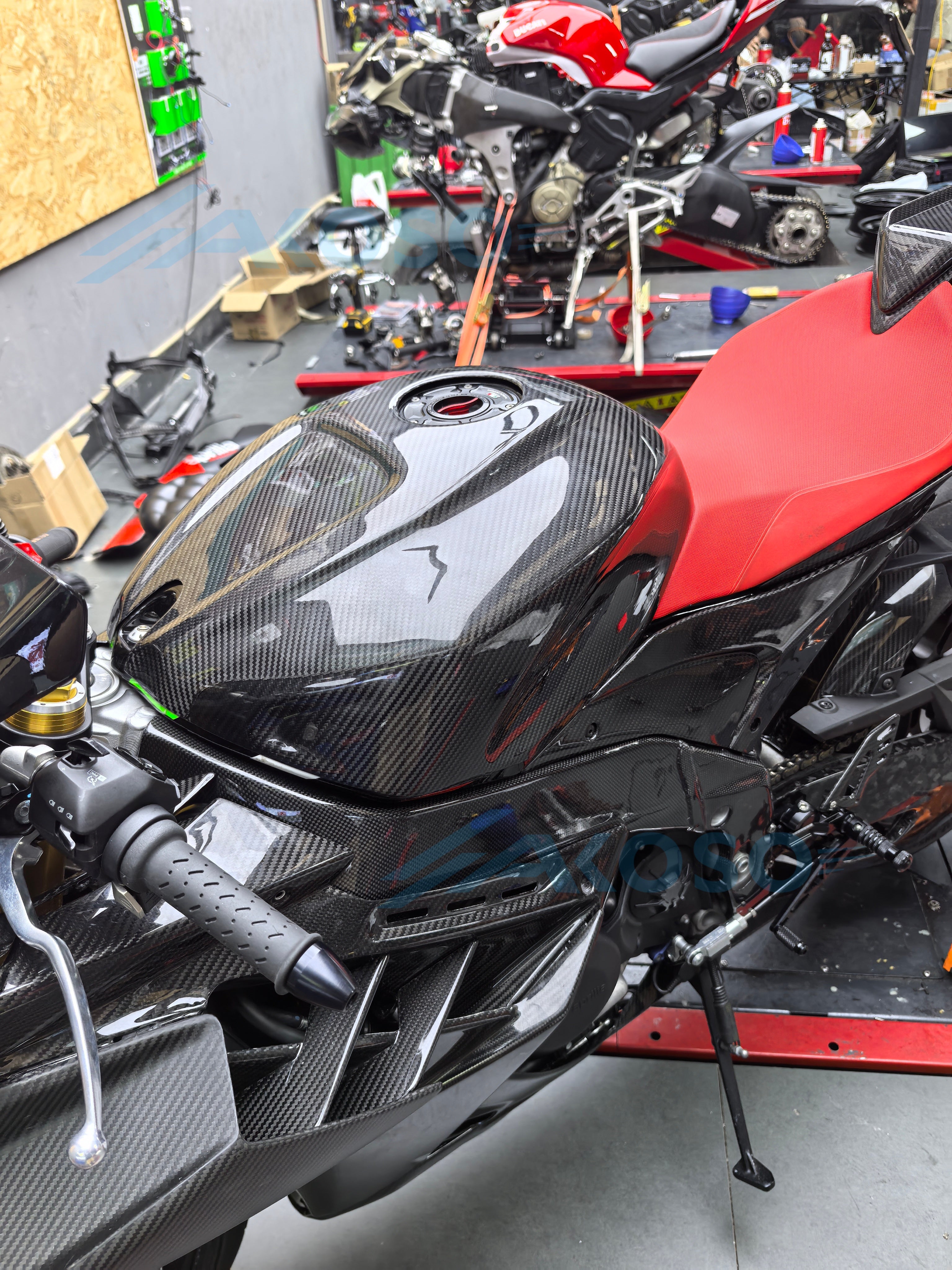 AKOSO 2021+ Aprilia RSV4 Carbon Fiber Refit Fuel Tank Cover